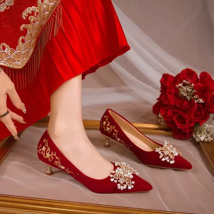 Talons dorés chaussures à talons fins pompe Sexy mode tout-Match sans lacet sandales dames pointu co