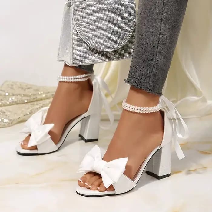 Nouvelles sandales blanches pour femmes, talons hauts, style Lolita, avec nœud mignon, perles magnif