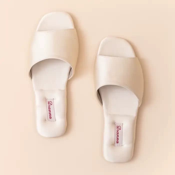 Nouvelles mules de luxe en satin pour femmes, élégantes pantoufles plates à bout ouvert, chaussures 