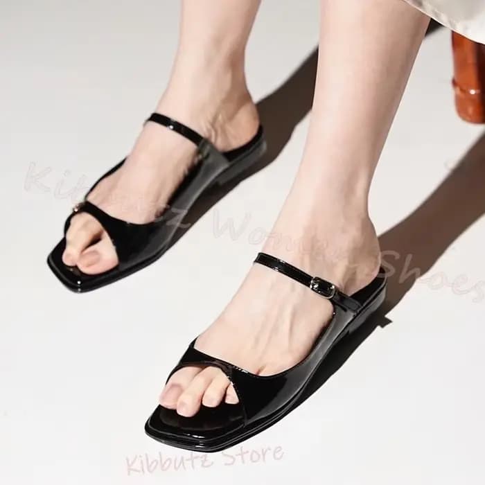 Sandales plates à bout carré en cuir verni pour femme, style tong à clip, avec bride à boucle, minim