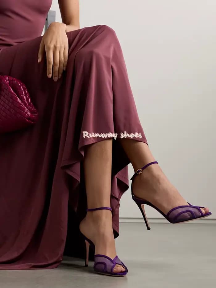 Sandales de luxe pour femmes à bout pointu en forme d'amande, en velours et maille, avec talon aigui