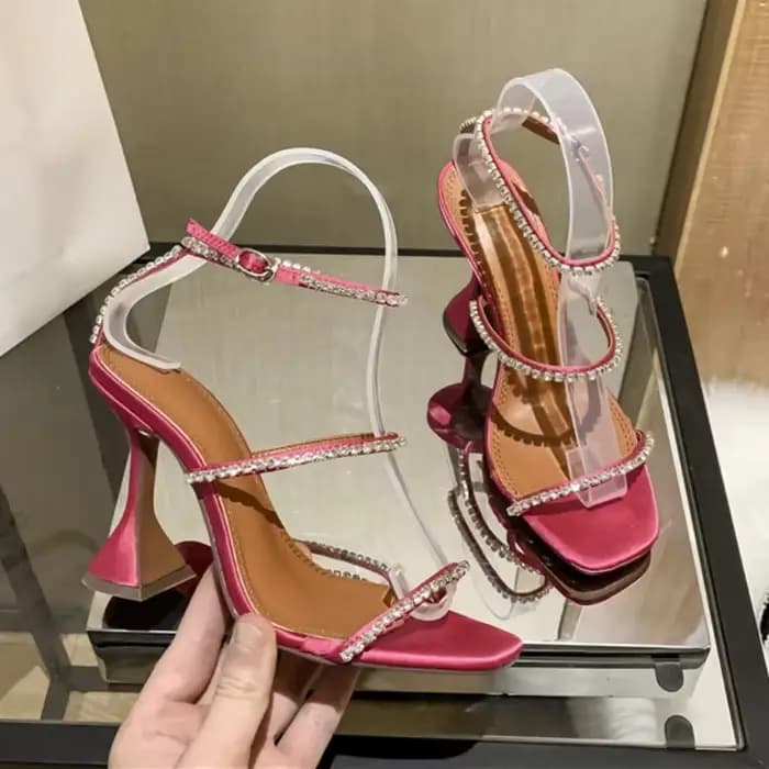 Sandales pour femmes été européennes et américaines nouveaux talons hauts Banquet mode strass chaîne
