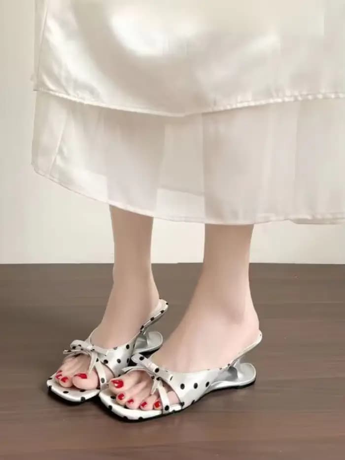 Sandales mules rétro à pois français pour femmes, à bout carré et talon mi-haut ajouré, pantoufles d