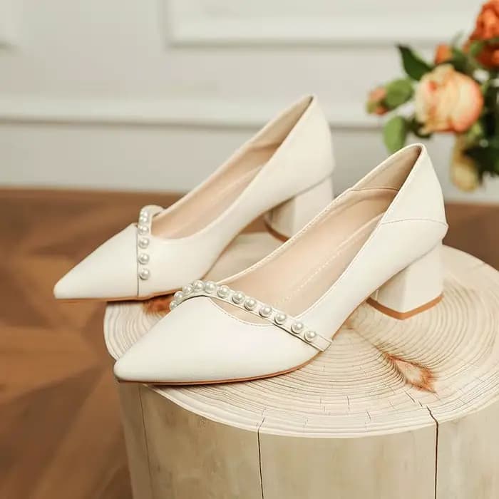 Avec des chaussures à talons moyens pour femmes 2025 chaussure de mariée de mariage blanc dames chau