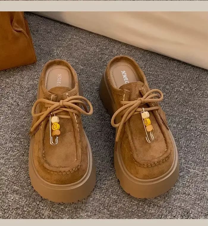 2025 Mules à plateforme en daim pour femmes-mignon Smiley Pin décor mocassins à lacets semelle épais