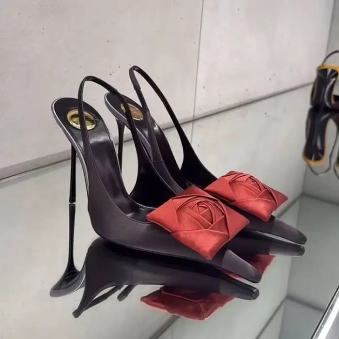 Nouvelles sandales à talons aiguilles pointues et fleuries pour femme, collection Printemps-Été 2026
