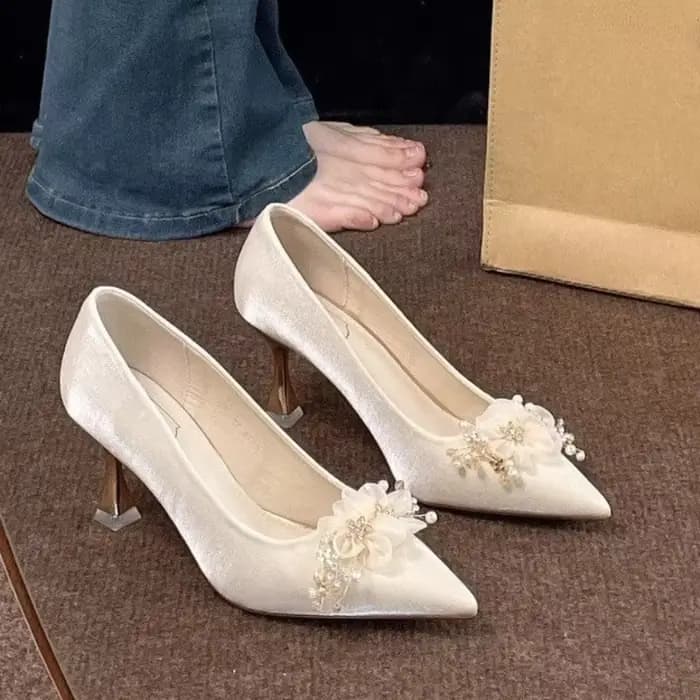 Chaussures de mariage en Satin blanc pour femmes, escarpins à talons avec nœud en perles, pour demoi