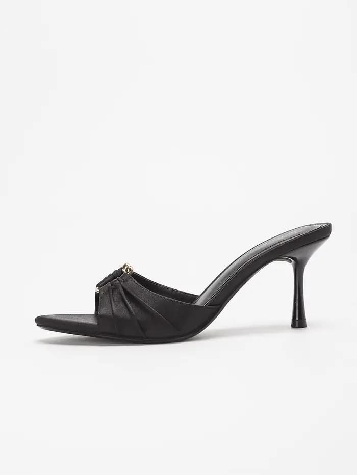 Sandales mules élégantes en satin froncé à boucle métallique et talon aiguille pour femme - Parfaite