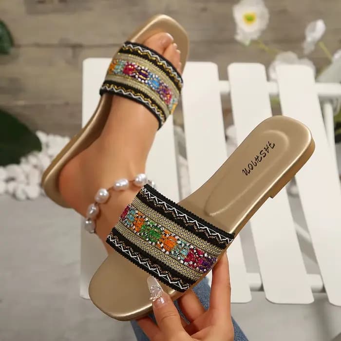 Sandales plates de style bohème pour femmes avec des lanières tissées, sandales de plage légères ave