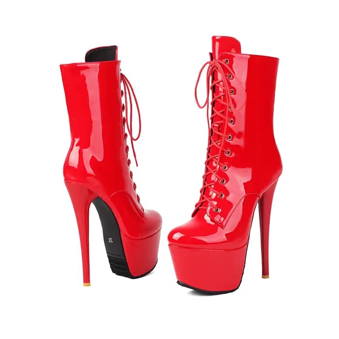 Bottines à plateforme à lacets en cuir verni brillant, noires et rouges
