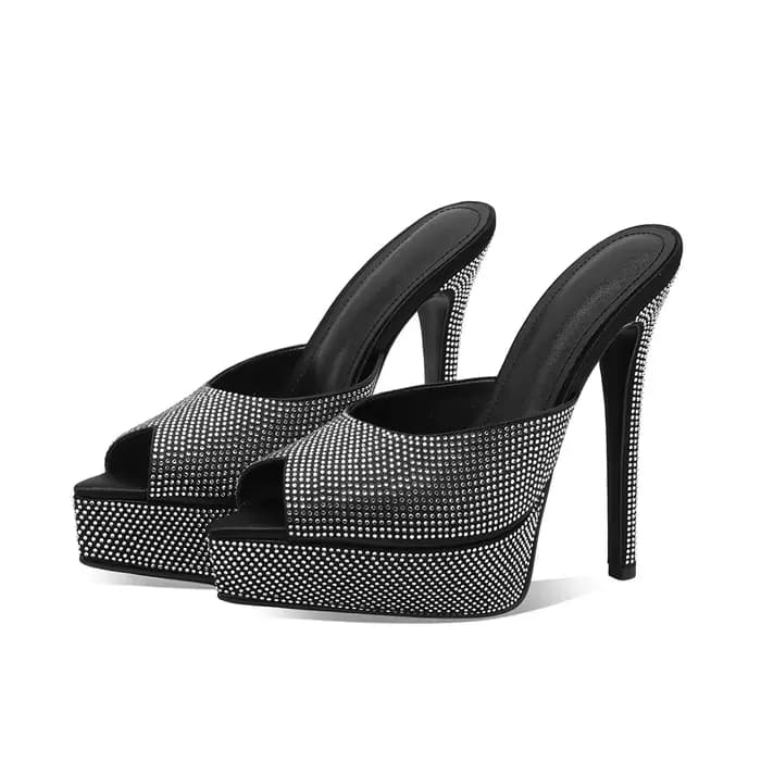 Mules d'été Arden Furtado en satin noir à plateforme, ornées de cristaux, à bout ouvert, à talon trè