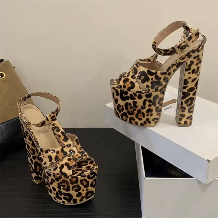 Eilyken concepteur imprimé léopard boucle sangle femmes sandales été Peep orteil Ultra épais talons 