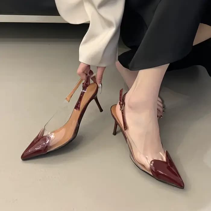 Sandales à talons fins et bout pointu pour femme, nouvelle collection 2026, en cuir peint motif cœur