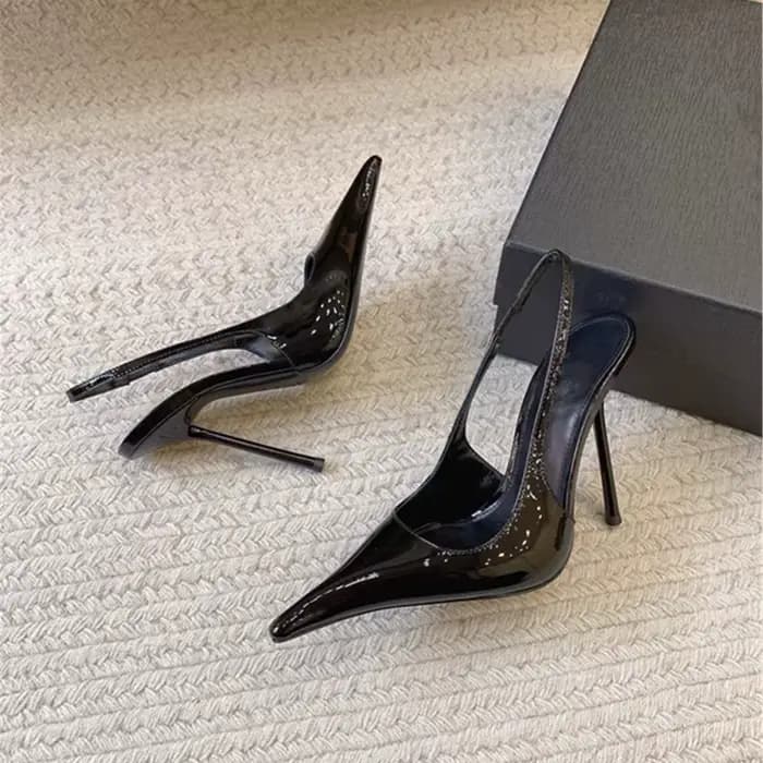 Sandales d'été femmes européennes américaines chaussures à talons hauts femme talons étranges Stilet