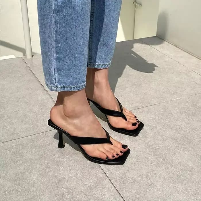 Nouvelles sandales d'été 2026 à talon moyen et bout carré, style stiletto, avec séparateur d'orteils