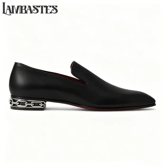 Mocassins à talon avec détails chaîne, bout amande, en cuir PU verni, style créateur, faits main, à 