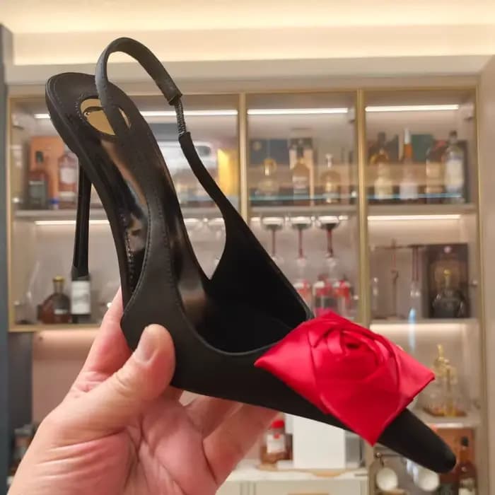 Nouvelles sandales à talons aiguilles pointues et fleuries pour femme, collection Printemps-Été 2026