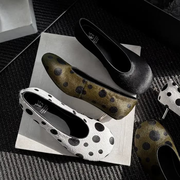 QUTAA 2026 – Escarpins tendance pour femme en cuir verni véritable à pois, talons hauts, à enfiler, 