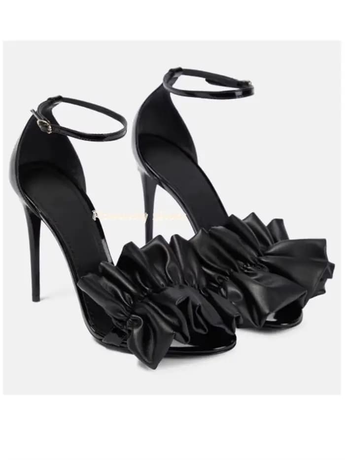 Sandales de luxe noires à talons aiguilles, bout pointu, motif floral à volants, bride de cheville à