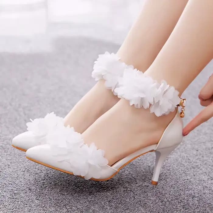 Sandales pointues à talons hauts et fleurs blanches pour femmes, sandales de mariage Stiletto pour f