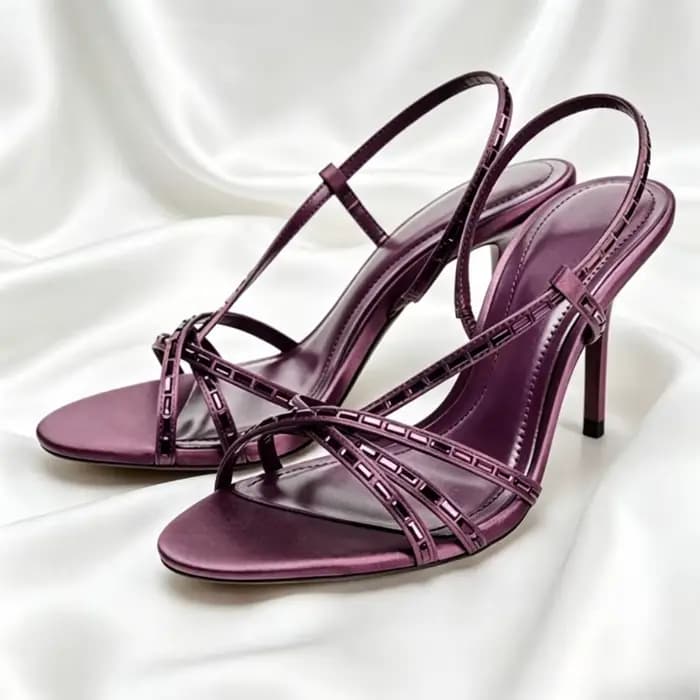 Sandales à talons élégantes en satin violet pour femme, avec détails en strass, à brides croisées, t