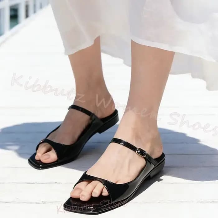 Sandales plates à bout carré en cuir verni pour femme, style tong à clip, avec bride à boucle, minim