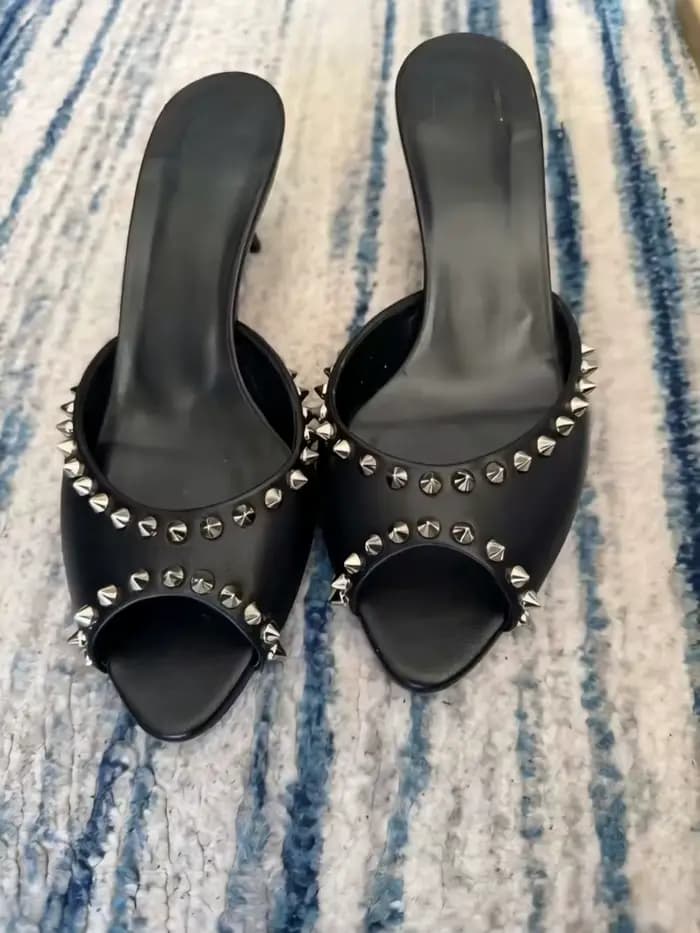 Sandales à talons en cuir noir cloutées, élégantes, à bout ouvert, à enfiler, pour femme, avec clous