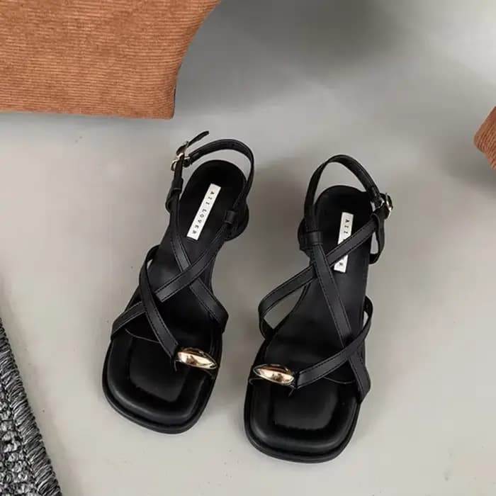 Sandales Designer Nouveau 2025 Robe Femmes Décoration En Métal Dames Bande Étroite Boucle Talons Épa