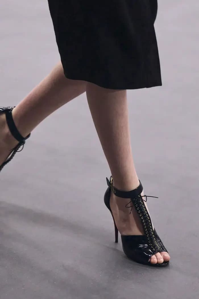 Nouvelles sandales d'été 2026 pour femme en cuir verni noir à lacets et bride cheville
