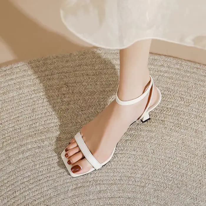 Sandales noires à talons fins pour femme