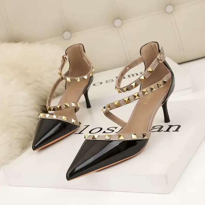 Bout pointu Stiletto mode dames talons hauts Rivets Sexy