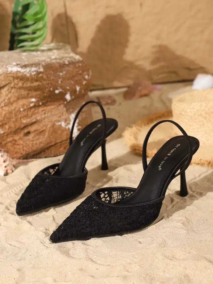 Escarpins élégants en dentelle noire - Chaussures à talons aiguilles sophistiquées avec bride à la cheville