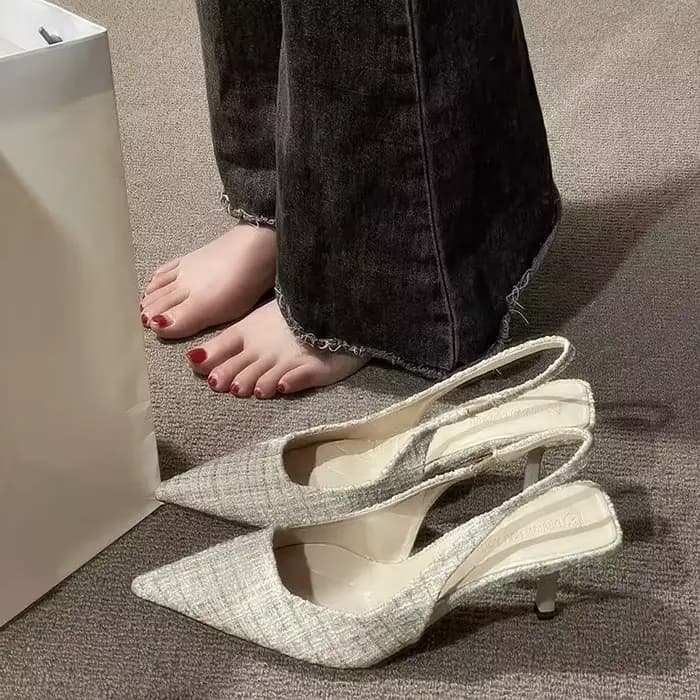 Marque de mode qui a conçu des talons compensés en tricot pour femmes, des chaussures de soirée à bout pointu, des sandales à talons aiguilles confortables et grandes tailles pour l'été.