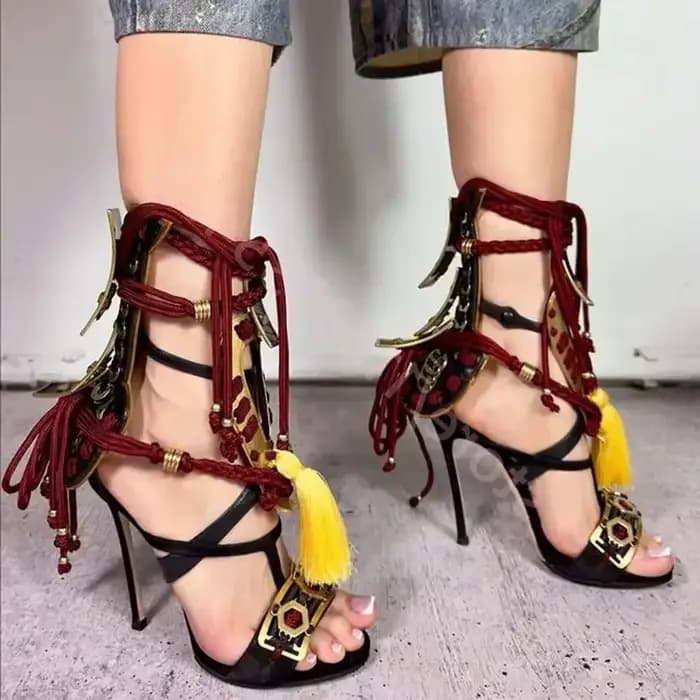 2025 rétro été dames gland défilé talons aiguilles de luxe fête bout ouvert sandales décontractées corde rouge tressé mode sandales