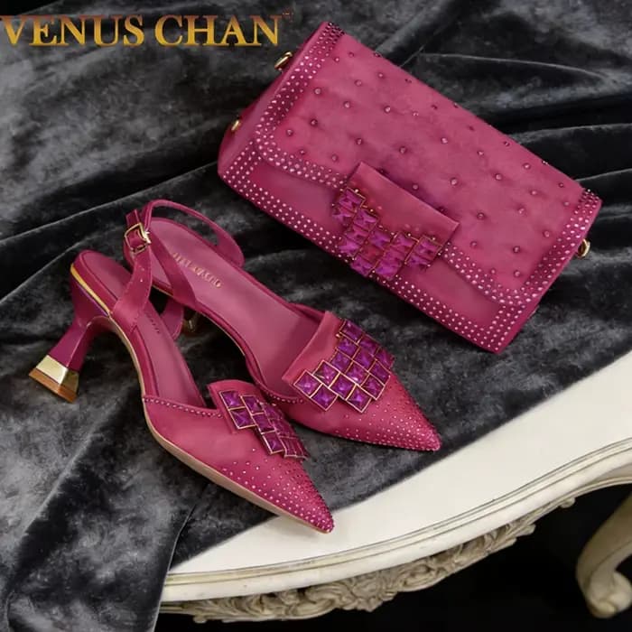 Chaussures à talons hauts en strass fuchsia et sac assorti