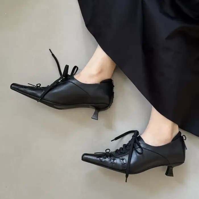 Chaussures de créateur à talons bas escarpins à bout pointu à lacets