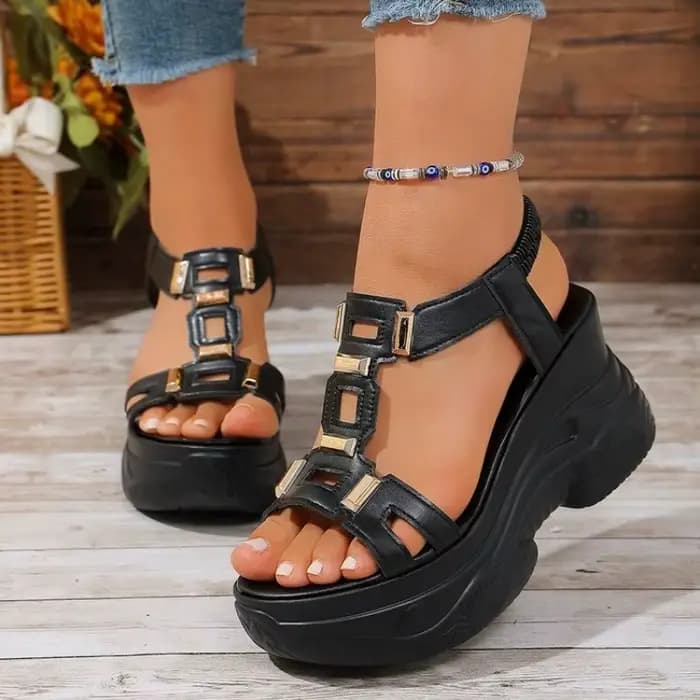 Sandales pour femmes à bout ouvert, plateforme épaisse, talon compensé, bride en T, détails découpés, ferrures métalliques, chaussures décontractées pour activités estivales