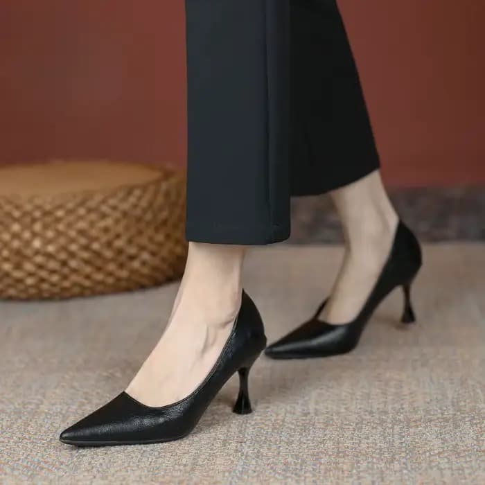 Escarpins pointus à talons fins pour femmes
