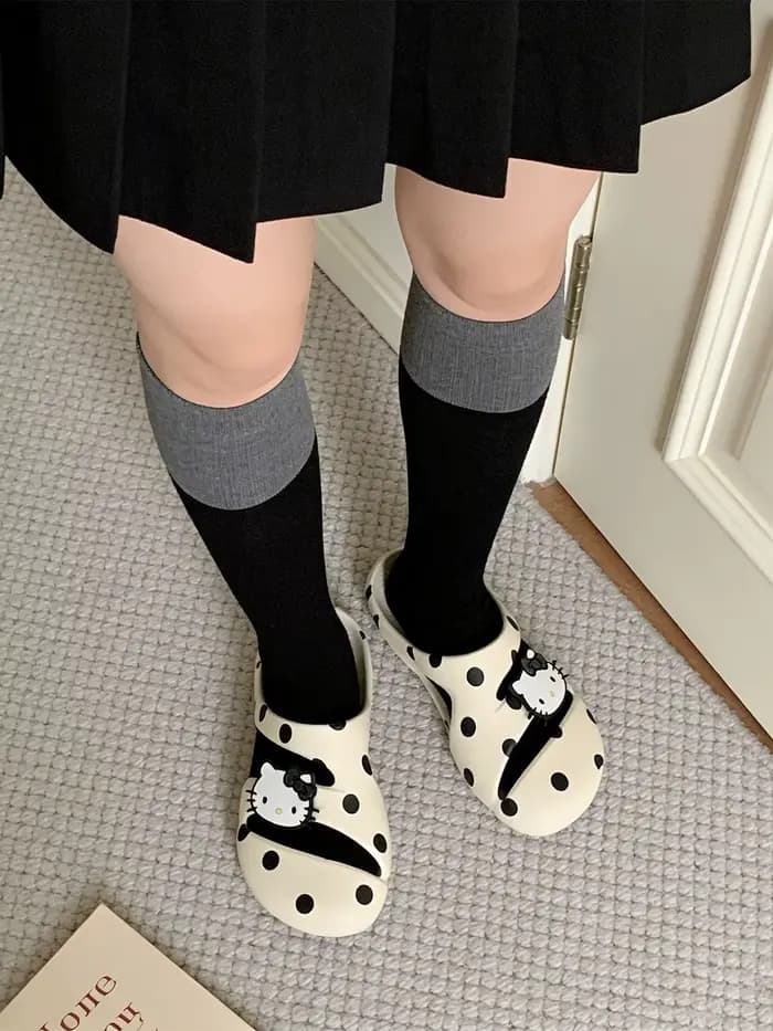 Sandales et pantoufles d'extérieur HelloKitty pour femme, été, mignonnes, antidérapantes, pour la natation, la plage, chaussures à trous.