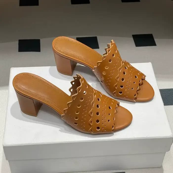 Début du printemps nouvelle mode classique rétro talon haut évidé bout ouvert pantoufle en cuir véritable Sexy