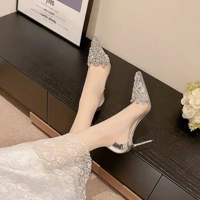 Escarpins à talons hauts argentés pour femmes