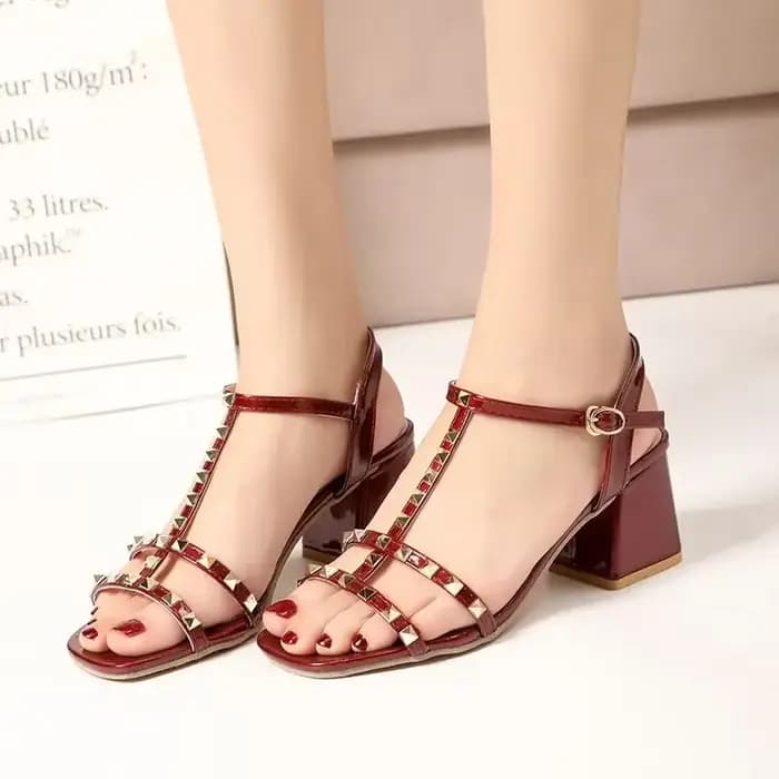 Femme chaussures bout ouvert corée nouvelles sandales de mode respirantes pour les femmes de haute qualité en gros en vrac et prix bas été 2025 offres