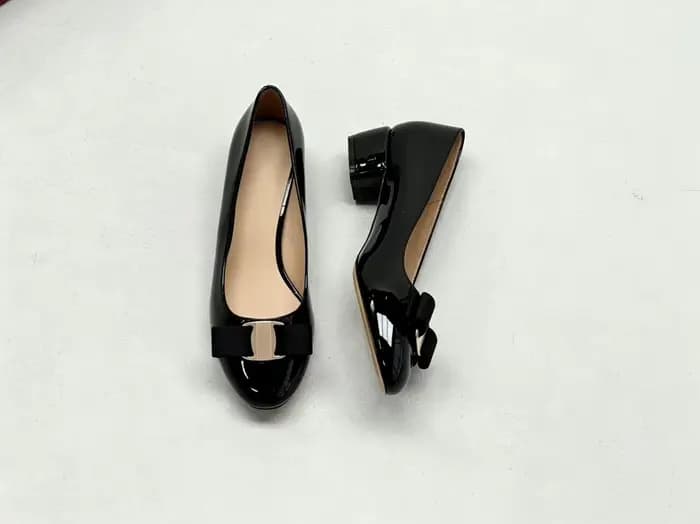Escarpins en cuir pour femmes avec nœud