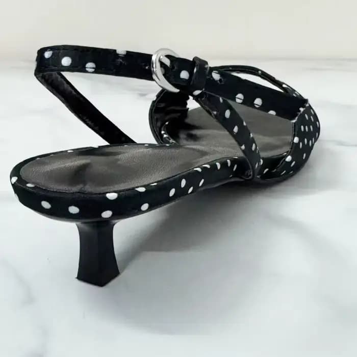 Talons chaton été 2026 femmes sandales modernes à pois Satin bout ouvert concis élégant marque Desinger haute qualité dames chaussures