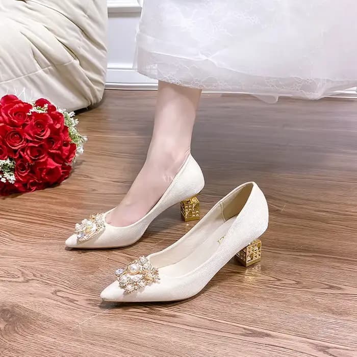 Automne nouvelles dames talons hauts bout pointu en forme de talon haut 5 cm et 7 cm chaussures de mariage boucle carrée voyage Banquet chaussure talons hauts