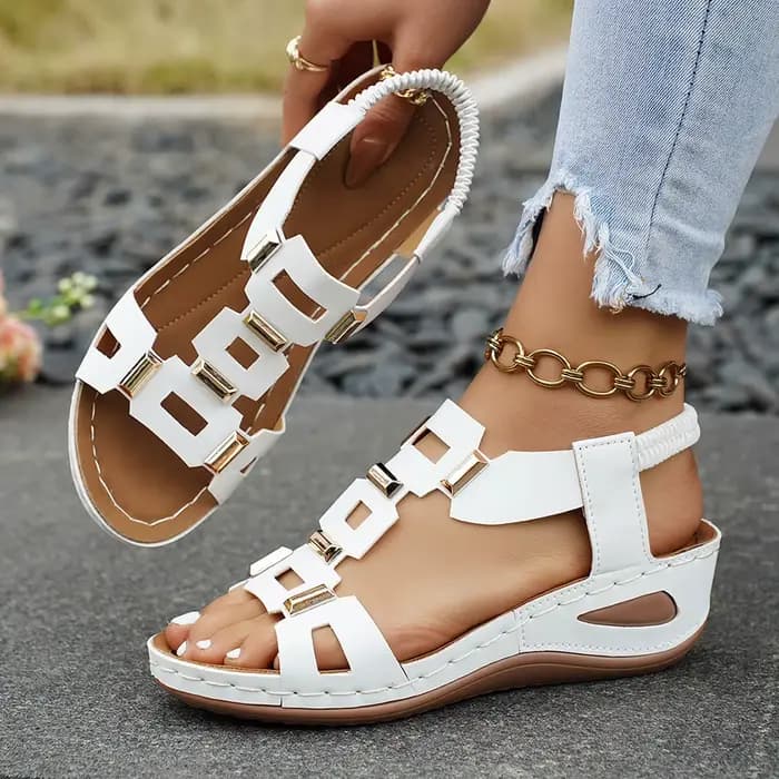 Sandales compensées tendance pour femme avec lanières et détails métalliques, respirantes et confortables, style mules, streetwear, polyvalentes