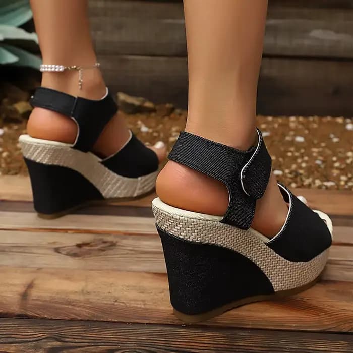 Sandales compensées en jean bleu pour femme