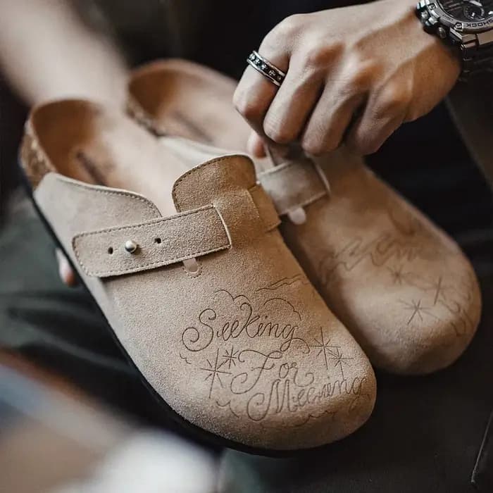 Maden Illustration Mules chaussures demi glisser fond épais vêtements chauds sandales