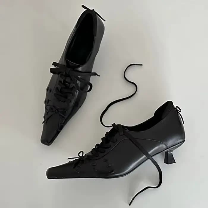 Chaussures de créateur à talons bas escarpins à bout pointu à lacets