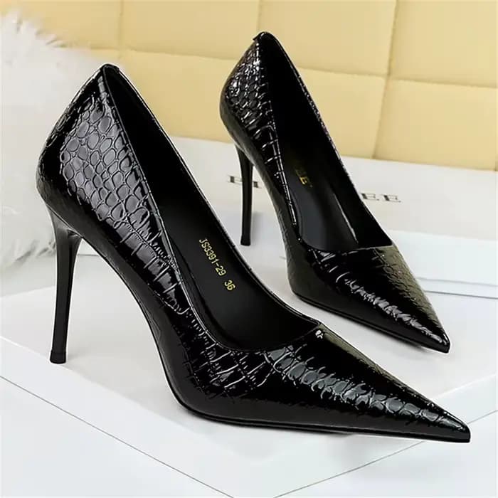 Escarpins à talons aiguilles pour femmes
